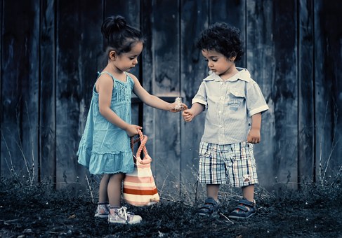 siblings-817369__340.jpg